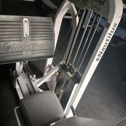 Leg machine/Nautilus Nitro