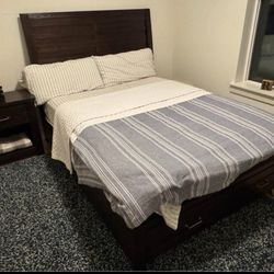Queen Size Storage Bed w/ 2 Nightstands 