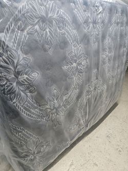 Pillow top queen mattress