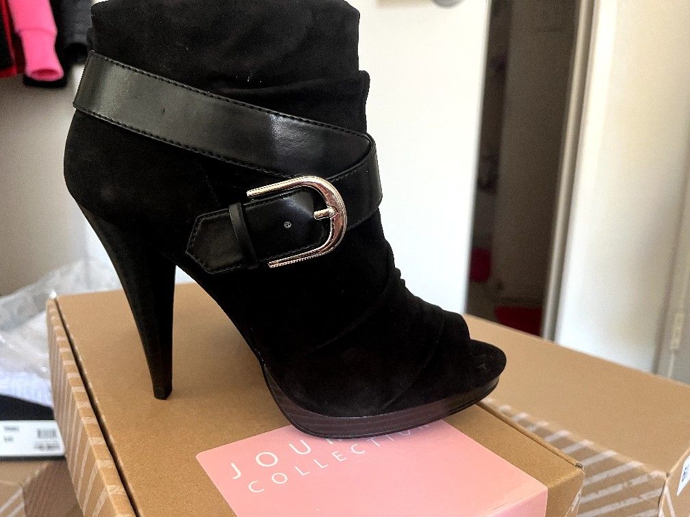 Women Shoes 6.5 INC