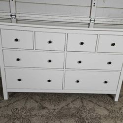 8-Drawer Dresser, Good Conditions 👍, White Color, Measurement: Wide 63" × Deep 19.5" × Height 37.5"