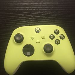 Xbox One Controllers / Head set 