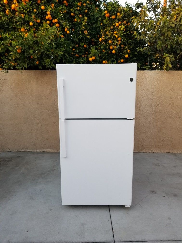 3MONTHS WARRANTY 33X31X66 GE FRIDGE 21CUFT WHITE