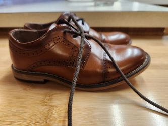 New  Letter Boys Shoes size 10