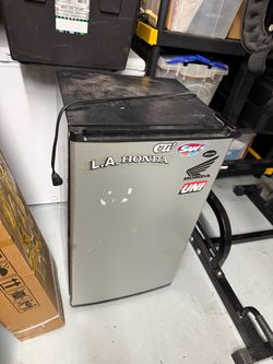Sanyo Mini Fridge Compact Refrigerator