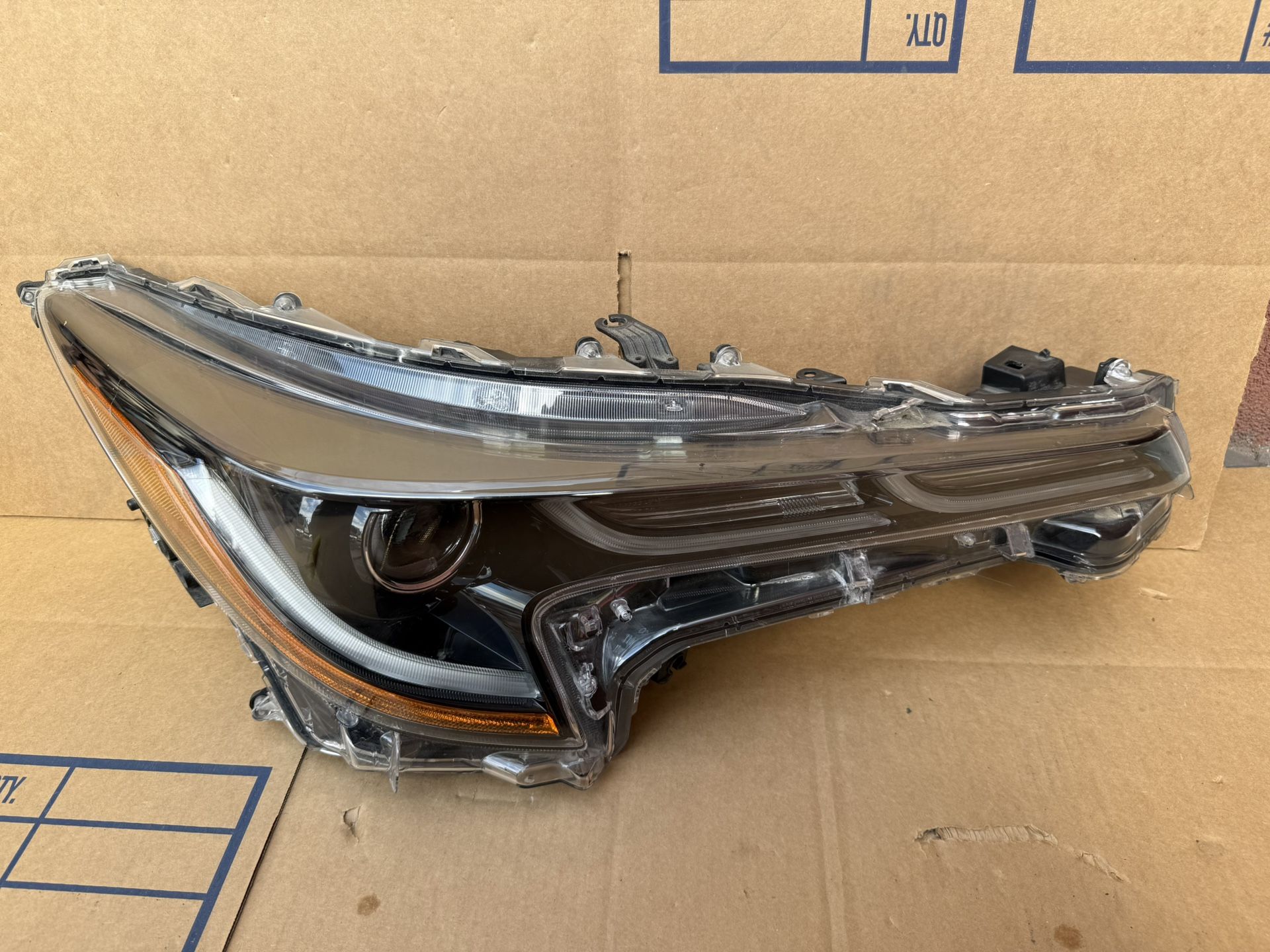 2020-2021-2022 Toyota Corolla headlight full led RH