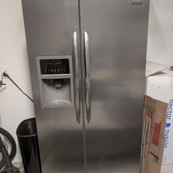 Frigidaire Gallery Refrigerator Side By Side