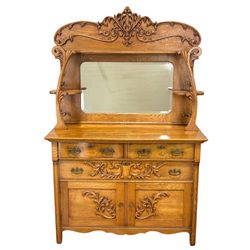 Antique Victorian-era Tiger oak Sideboard Buffet