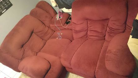 Large reclineable red 3 piece couch !!!