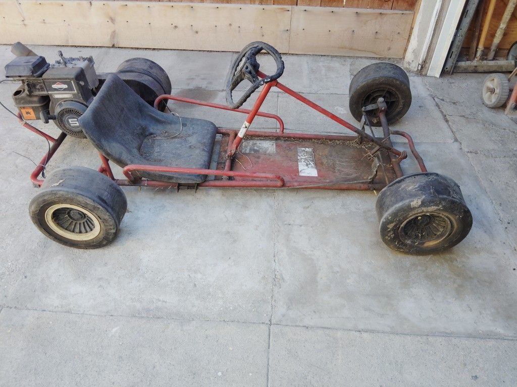 Go-kart.. Doesn't Run, Needs Work, A Little Fixer Upper. $250 Firm As Is