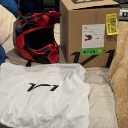 Fox V1 Motorcycle Helmet