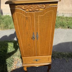 Jewelry Dresser