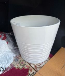 Pretty planter ! Brand New