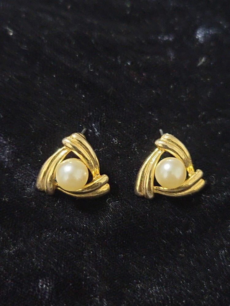 Vtg Gold Tone Earrings