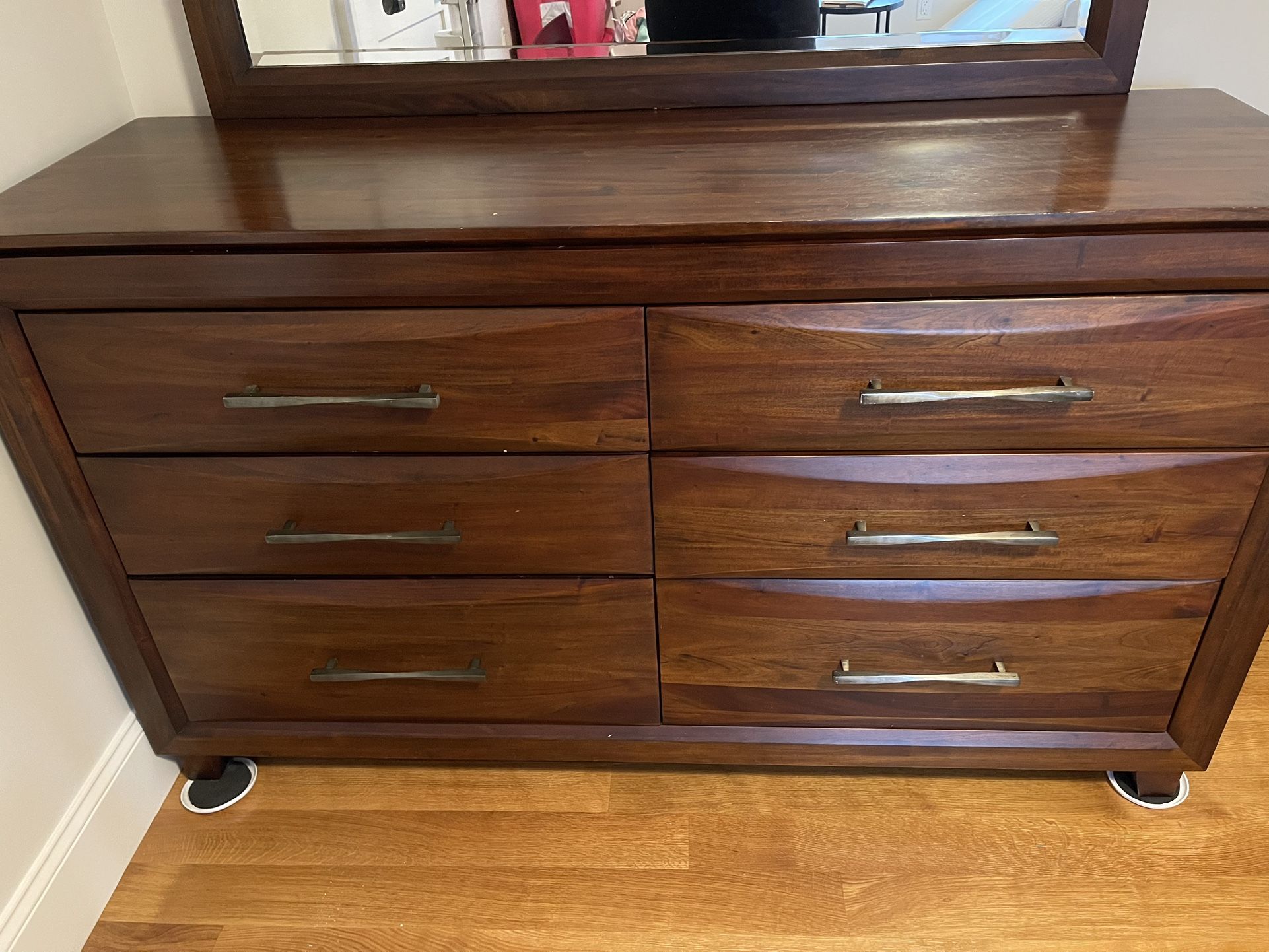 Mahogany 6 drawer dresser
