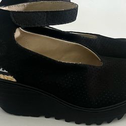 Fly London Size 39 Yala Perf Black Suede Peep Toe Chunky Wedge Platform Sandals