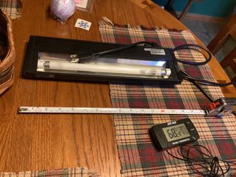 Zoo Med Reptisun light T5 HO Terrarium Hood with 10”bulb and Zoo Med Min Max Termometer both like new and one price Plainfield, Illinois