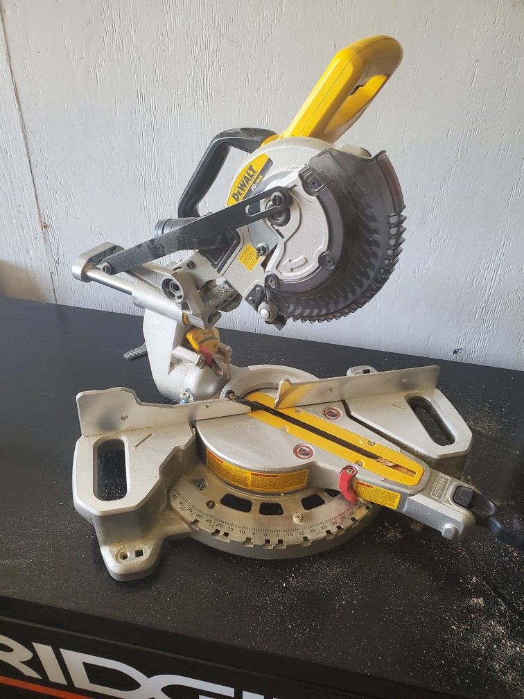 Dewalt, Mitter Saw . Battery Operated.