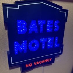 Bates Motel, no vacancy neon light up sign from Spirit Halloween Perfect Condition collectible sign