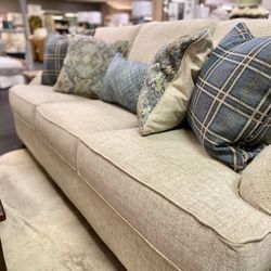 Traemore Linen Sofa /couch /Living room set