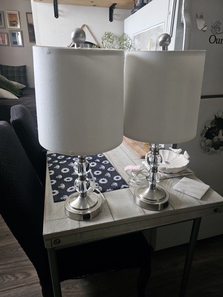 2 Lamps