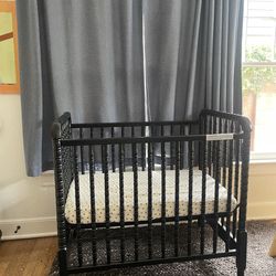 Jenny Lind Mini crib w Newton Mattress
