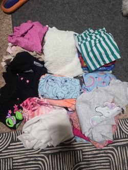 80 piezas de ropa
