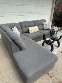*Free Delivery*🚚 Modern Light Gray Ashley Furniture Sectional!