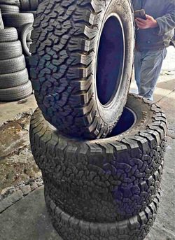 285/65/18 Bfgoodich Ko2 set de Tires en buenas condiciones de vida las 4