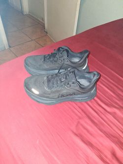 Hoka size 7.5