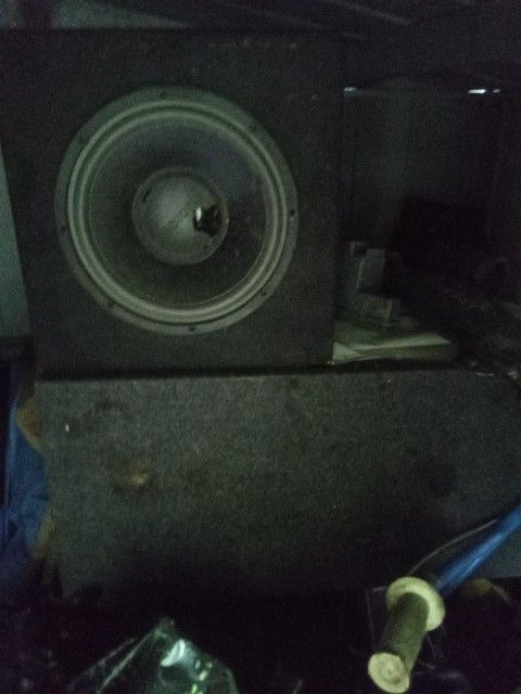 To Speaker Boxes Both On 12s One Of Them A Single 12 And The Other One Is A Double 12 Give Me $40 For The Double One And For The Single One Give Me $2
