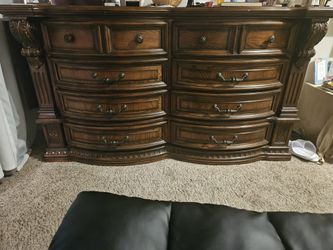 8 Drawer Dresser with 2 Hidden Side Cabinets 