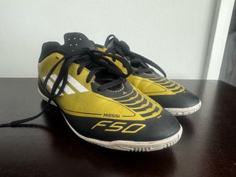 Adidas Messi F50 soccer indoor shoes size 4Y