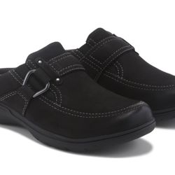 Clark’s Carleigh Viola slip On clogs- Size 8- W- Black