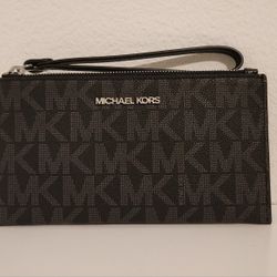 Michael Kors Jet Set Wristlet
