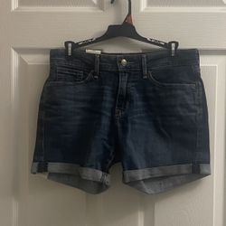 Brand New Levi’s Dark Denim Mid Rise Shorts Size 6 Juniors