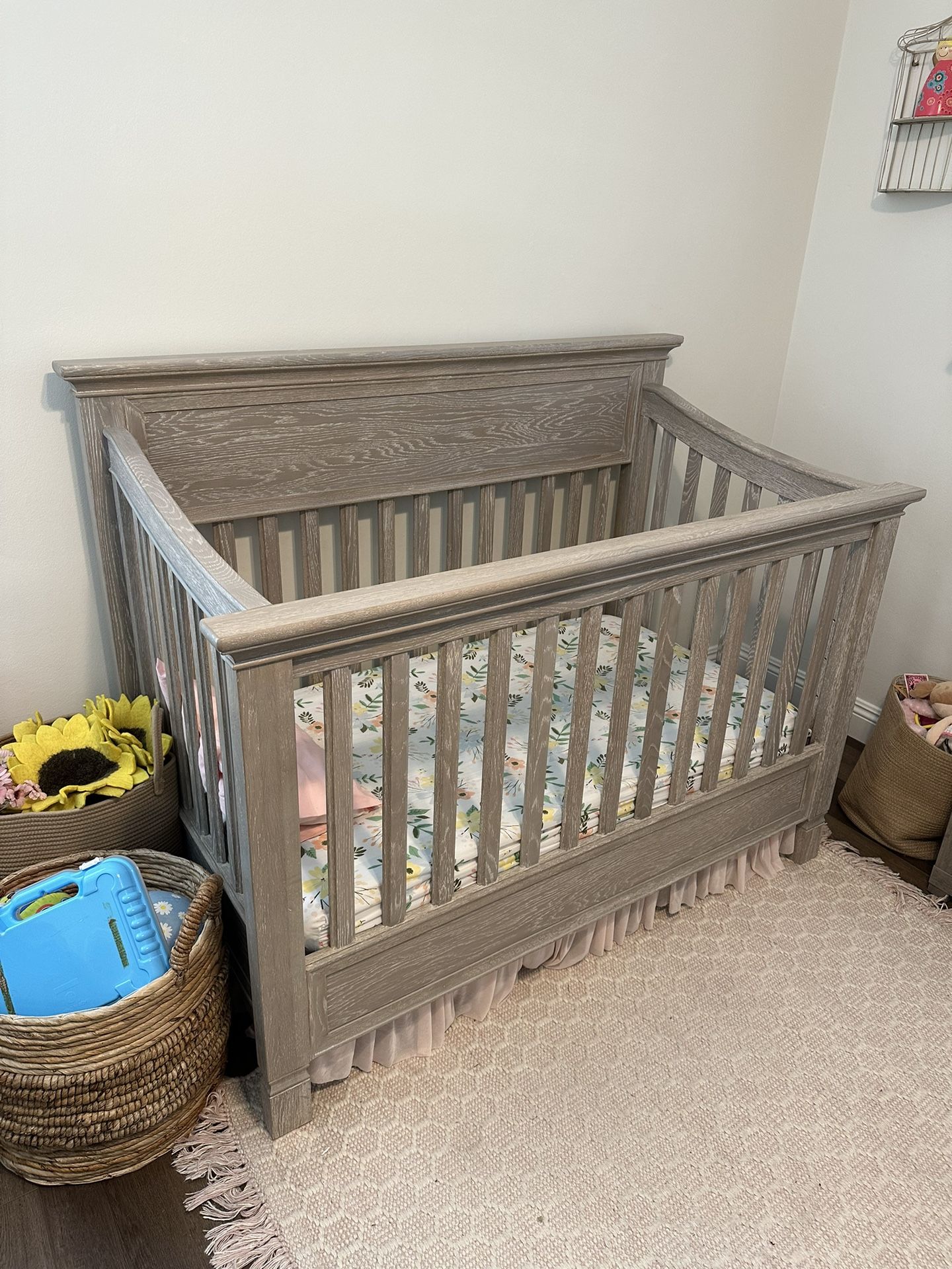 Pottery Barn Kids Larkin 4-in-1 Convertible Crib With Full Bed conversion Included!!!