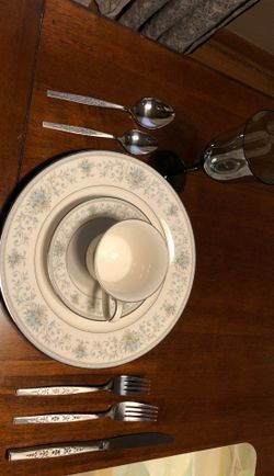 Carico Fine china place setting for six, dinner plate coffee cup and saucer and silverware teaspoon desert spoon salad fork dinner fork and knife And
