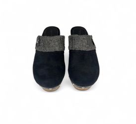 Women’s style and coat size 6.0 black and gray wool material clogs