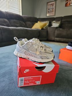 Toddler nike vomero 5 size 10c