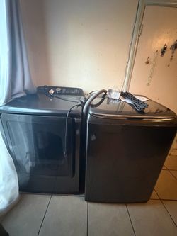 Black Washer and Dryer Set