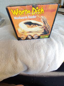 Exo terra worm dish for reptiles$$5$$