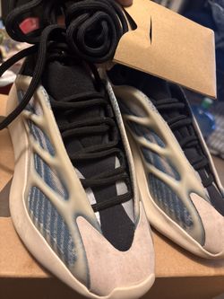 Yeezy 700 V3