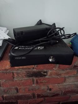Xbox 360 S model 1439 with controller