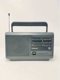 Vintage GE 7-2662C 2 Band Portable AM/FM Gray  Small Radio Receiver Tested