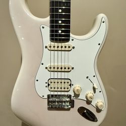Fender Player II Stratocaster HSS White Blonde Chambered