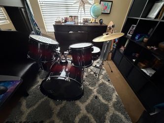 Barely used drum set