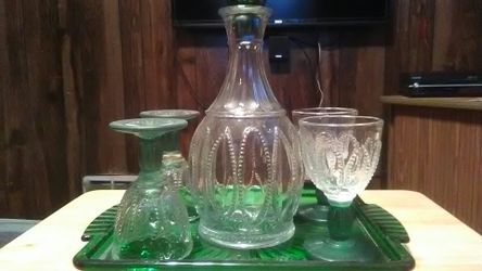 Vintage liquor decanter set