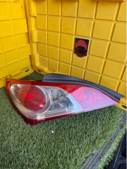 2012 Hyundai Genesis Left/Driver Side Tail Light Part