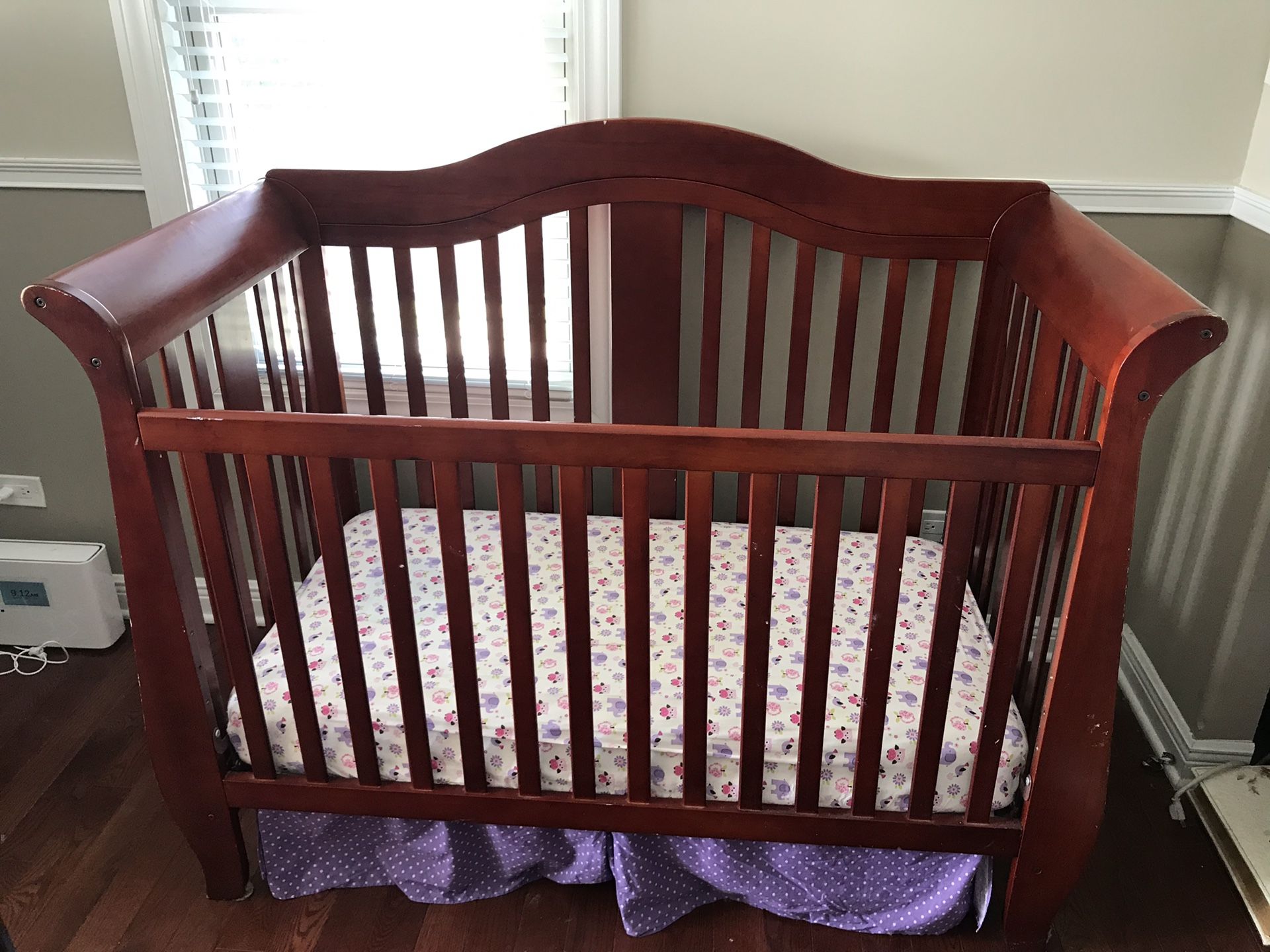 Crib (4x1) and changing table